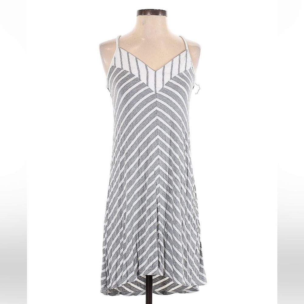 Laila Jayde Grey and While Knee Length Dress
